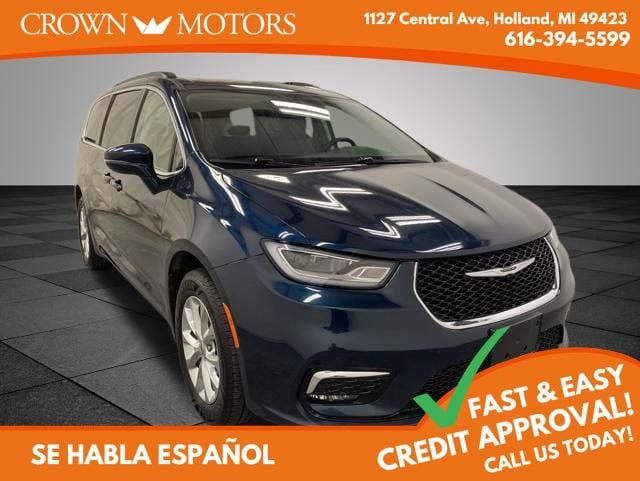 2022 Chrysler Pacifica Touring L's photo