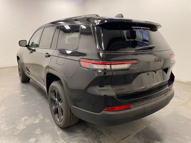2025 Jeep Grand Cherokee Altitude photo 2