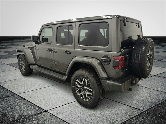 2025 Jeep Wrangler Sahara photo 4