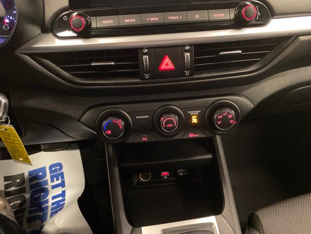 2023 Kia Forte LXS - Photo 13