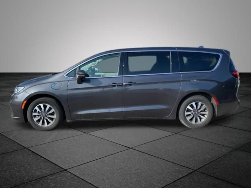 Used 2022 Chrysler Pacifica Hybrid Hybrid Touring L Van Passenger Van