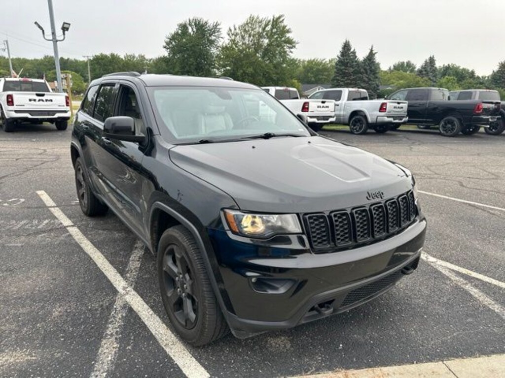 Used 2021 Jeep Grand Cherokee Laredo SUV
