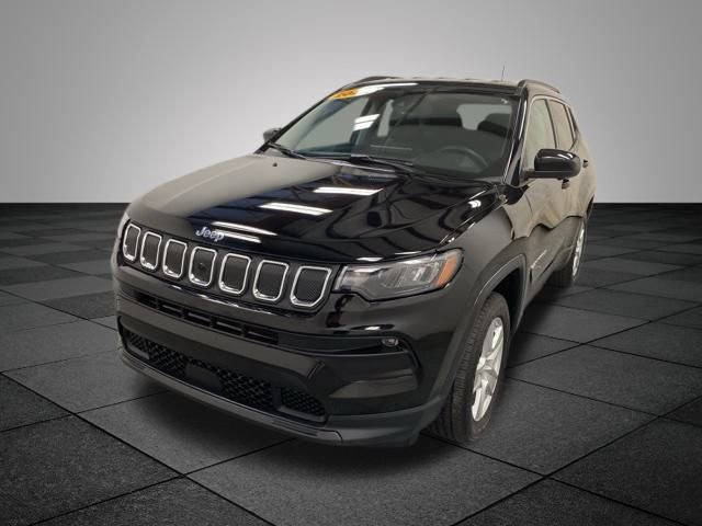 2022 Jeep Compass Latitude photo 3