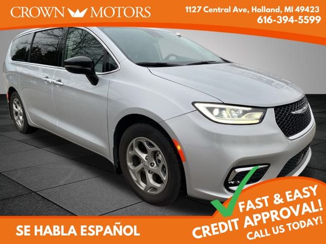 2024 Chrysler Pacifica Limited's photo