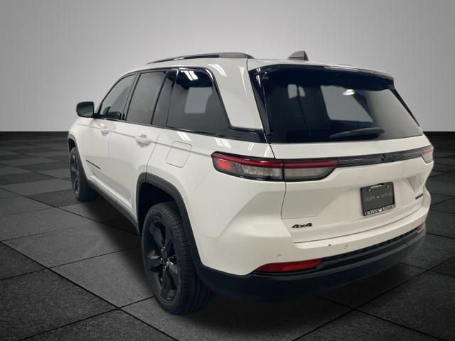 2023 Jeep Grand Cherokee Limited photo 3