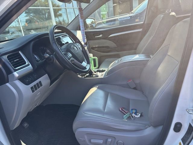2018 Toyota Highlander SE photo 4