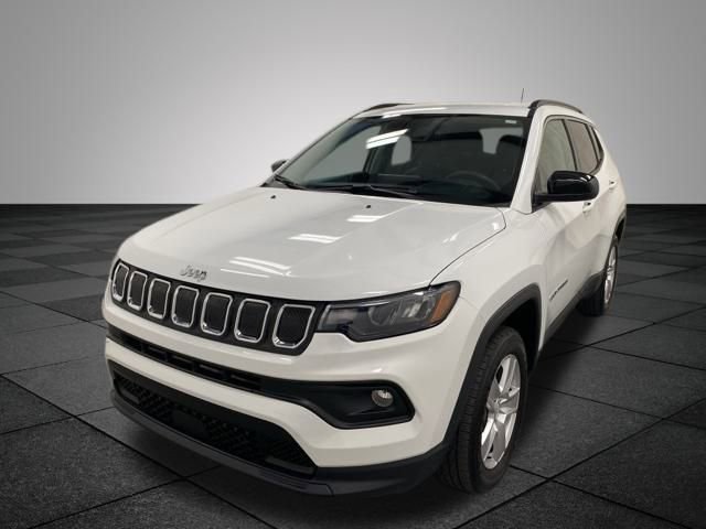 2022 Jeep Compass Latitude photo 2