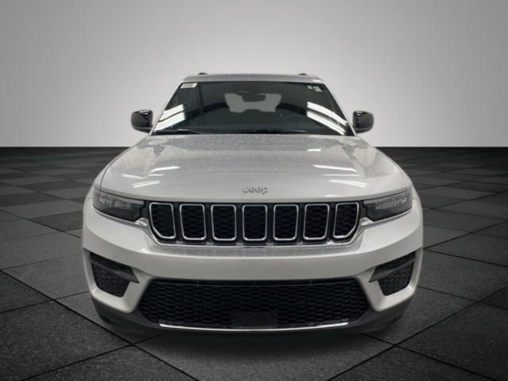 Used 2025 Jeep Grand Cherokee Laredo X SUV