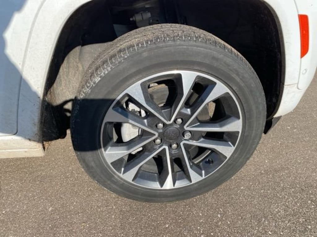 Used 2023 Jeep Grand Cherokee Overland SUV