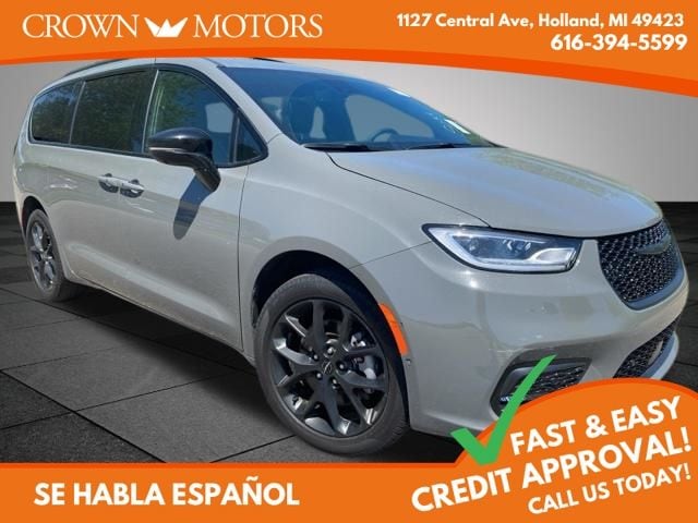 2025 Chrysler Pacifica Limited AWD's photo