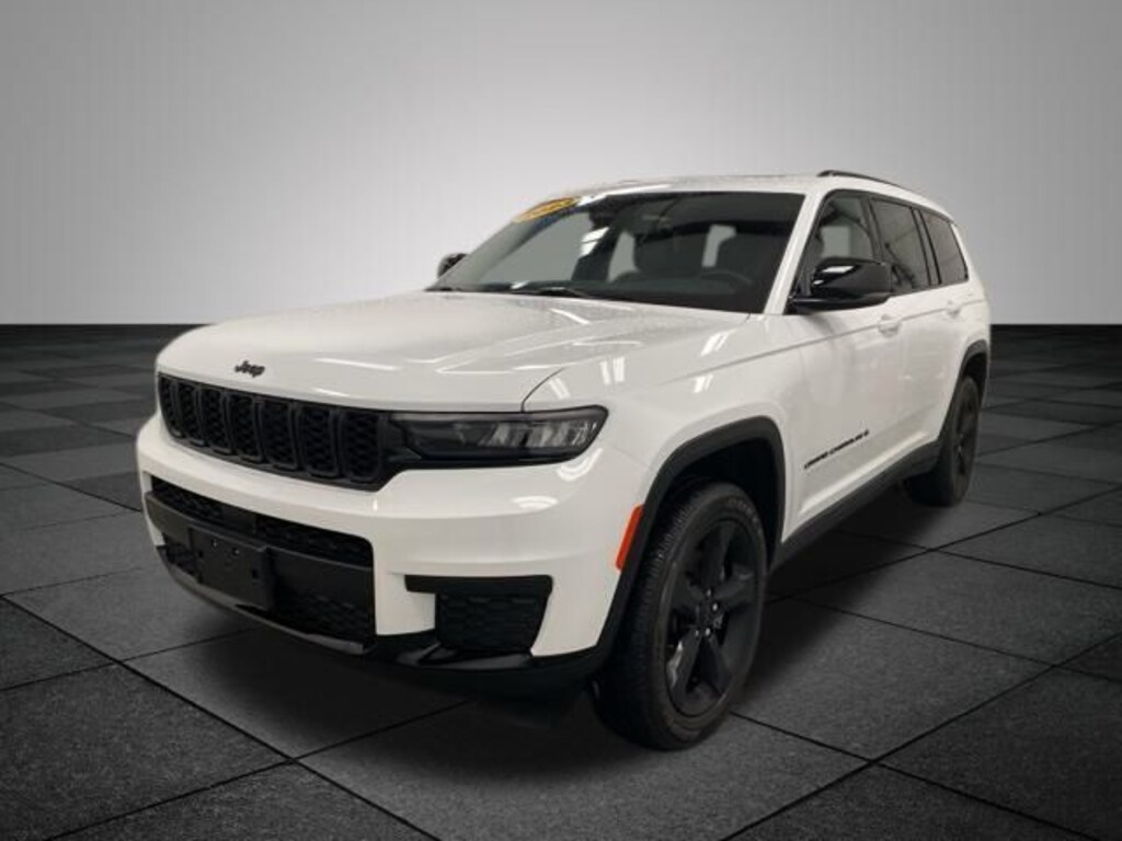 Used 2023 Jeep Grand Cherokee Altitude SUV