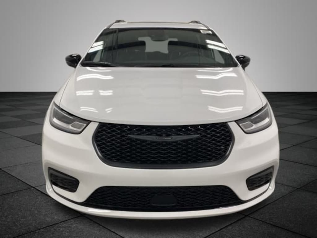 Used 2026 Chrysler Pacifica Limited Van Passenger Van