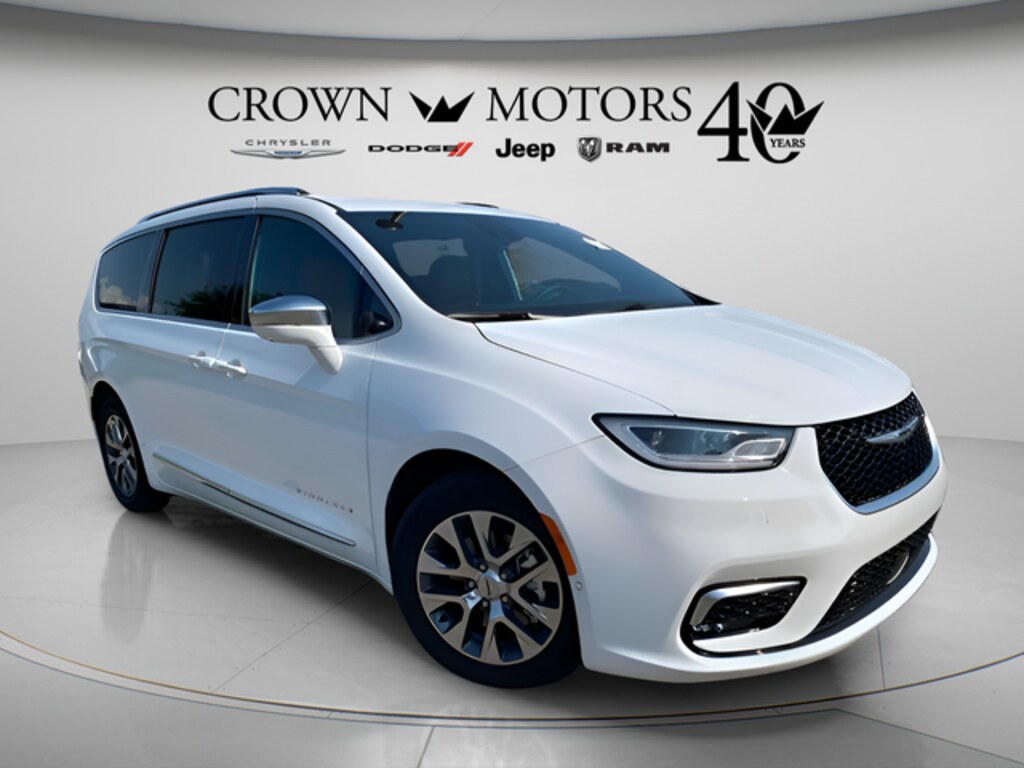 Used 2024 Chrysler Pacifica Plug-In Hybrid Pinnacle Van Passenger Van