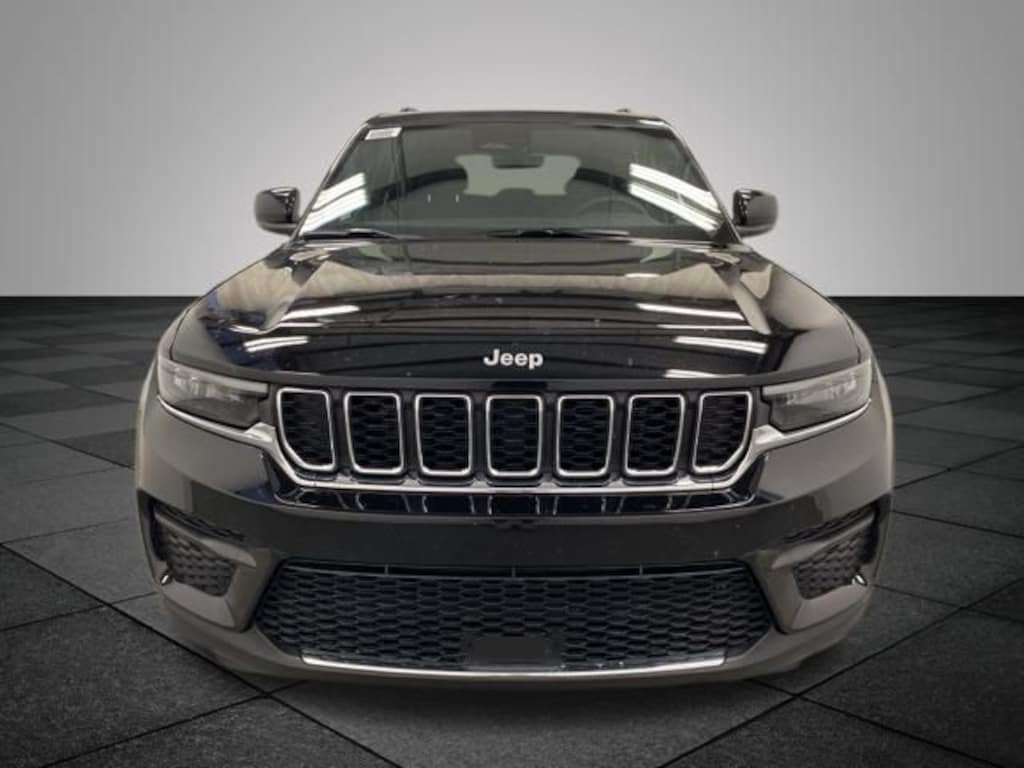 New 2025 Jeep Grand Cherokee LAREDO X 4X4 Sport Utility