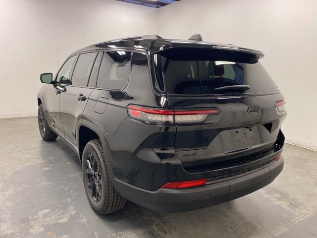 2025 Jeep Grand Cherokee Altitude photo 4