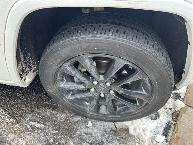 2020 Jeep Grand Cherokee Altitude photo 2