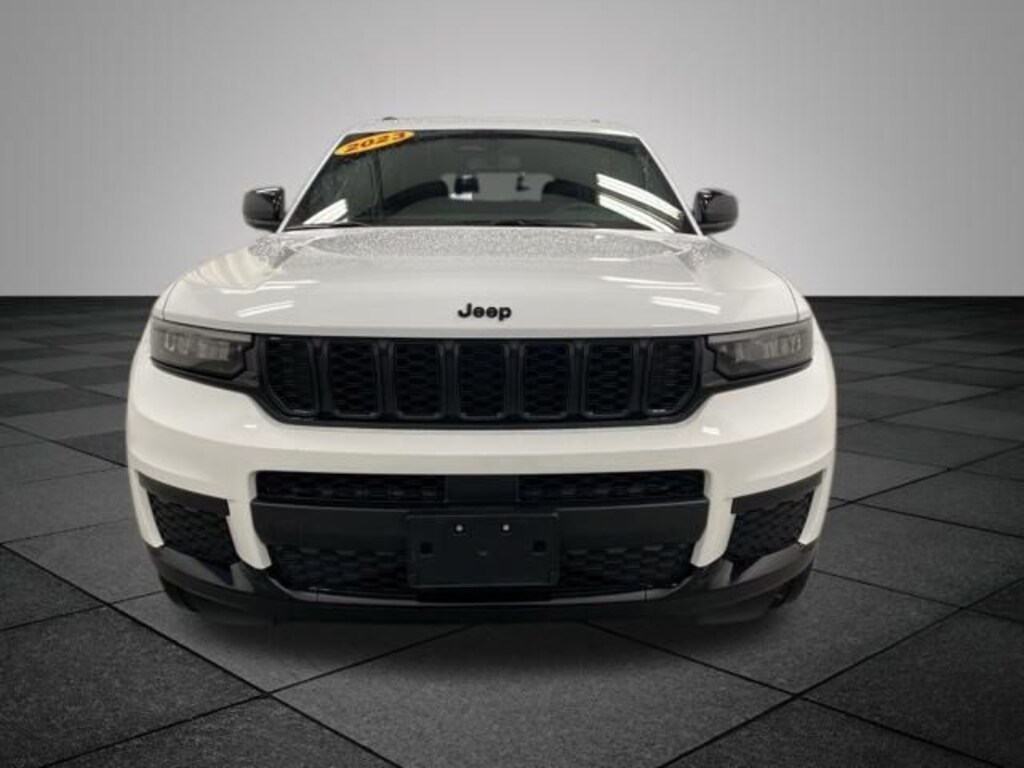 Used 2023 Jeep Grand Cherokee Altitude SUV
