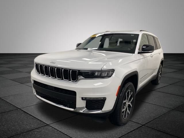 2025 Jeep Grand Cherokee Limited photo 3