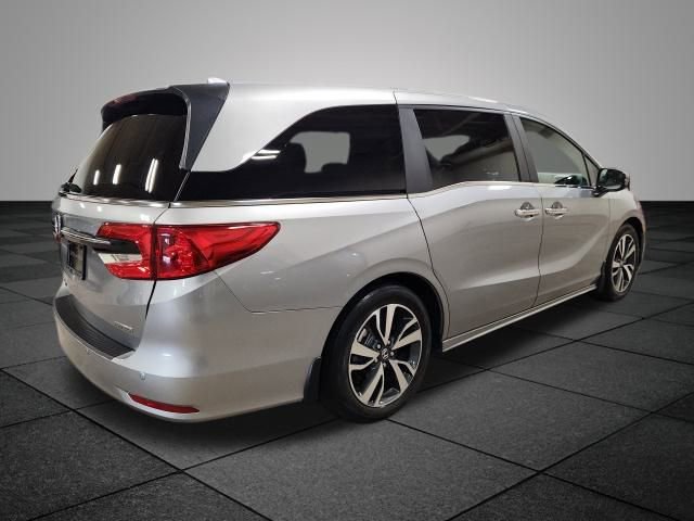 2024 Honda Odyssey Touring photo 3