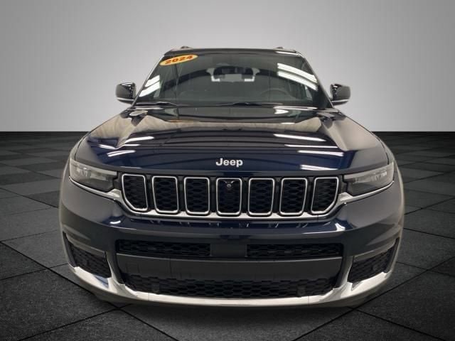 2024 Jeep Grand Cherokee Limited photo 2