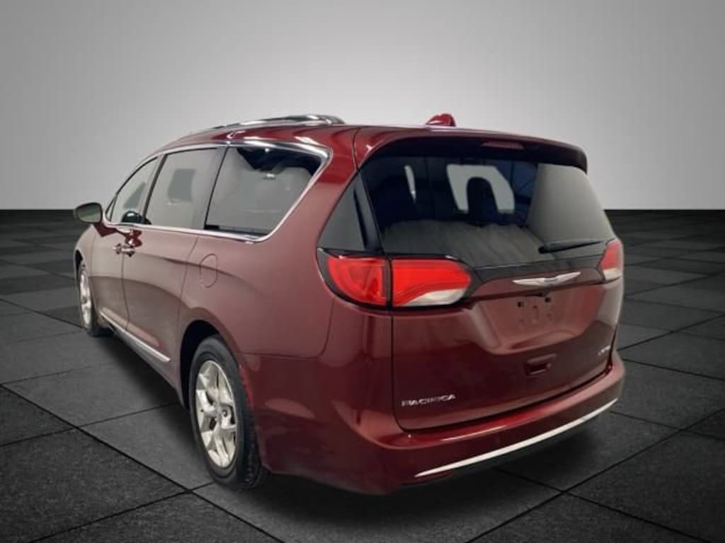 Used 2018 Chrysler Pacifica Limited Van