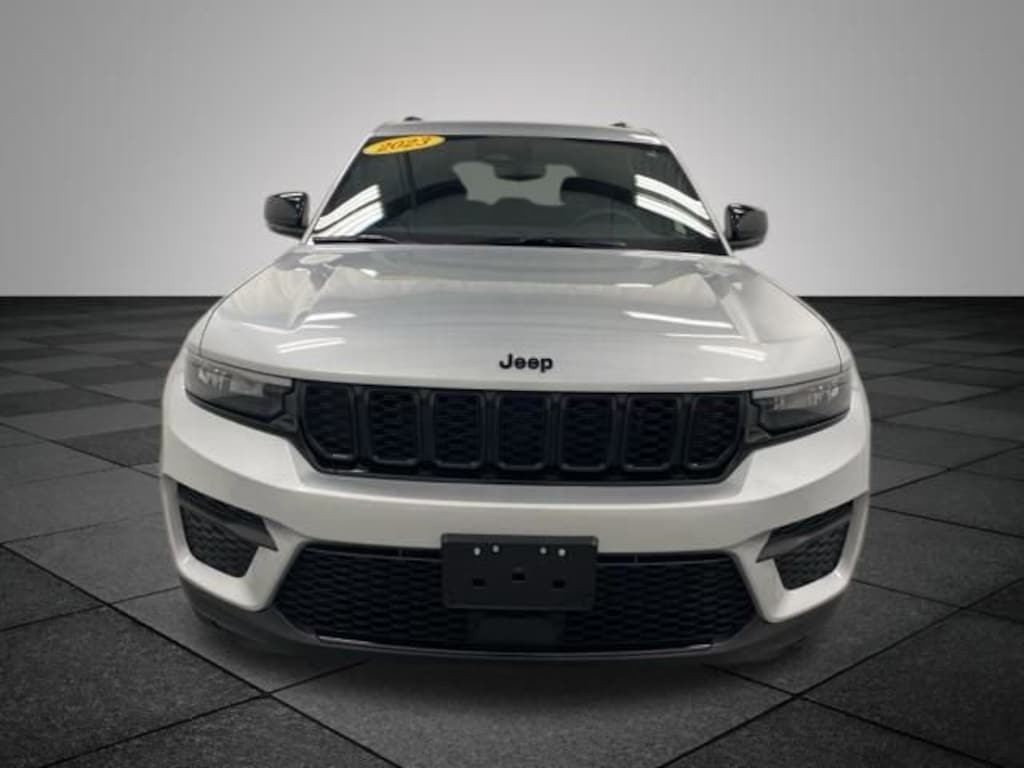 Used 2023 Jeep Grand Cherokee Altitude SUV