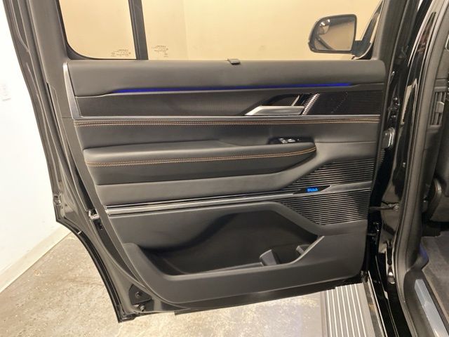 2024 Jeep Grand Wagoneer Series III - Photo 27