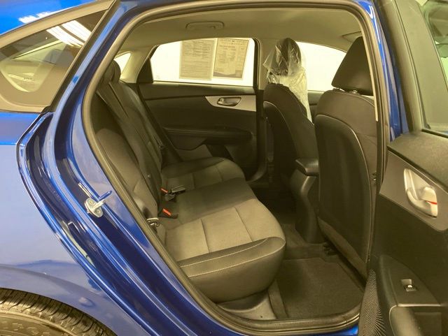 2023 Kia Forte LXS - Photo 24