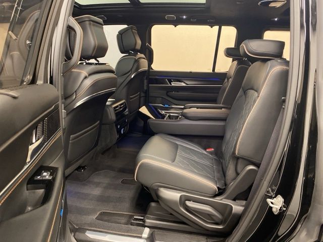 2024 Jeep Grand Wagoneer Series III - Photo 25