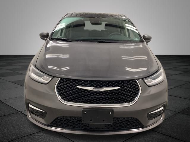 2022 Chrysler Pacifica Hybrid Touring L photo 2