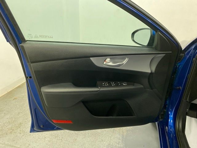 2023 Kia Forte LXS - Photo 18