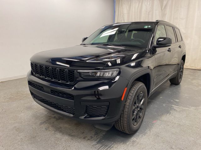 2025 Jeep Grand Cherokee Altitude photo 3