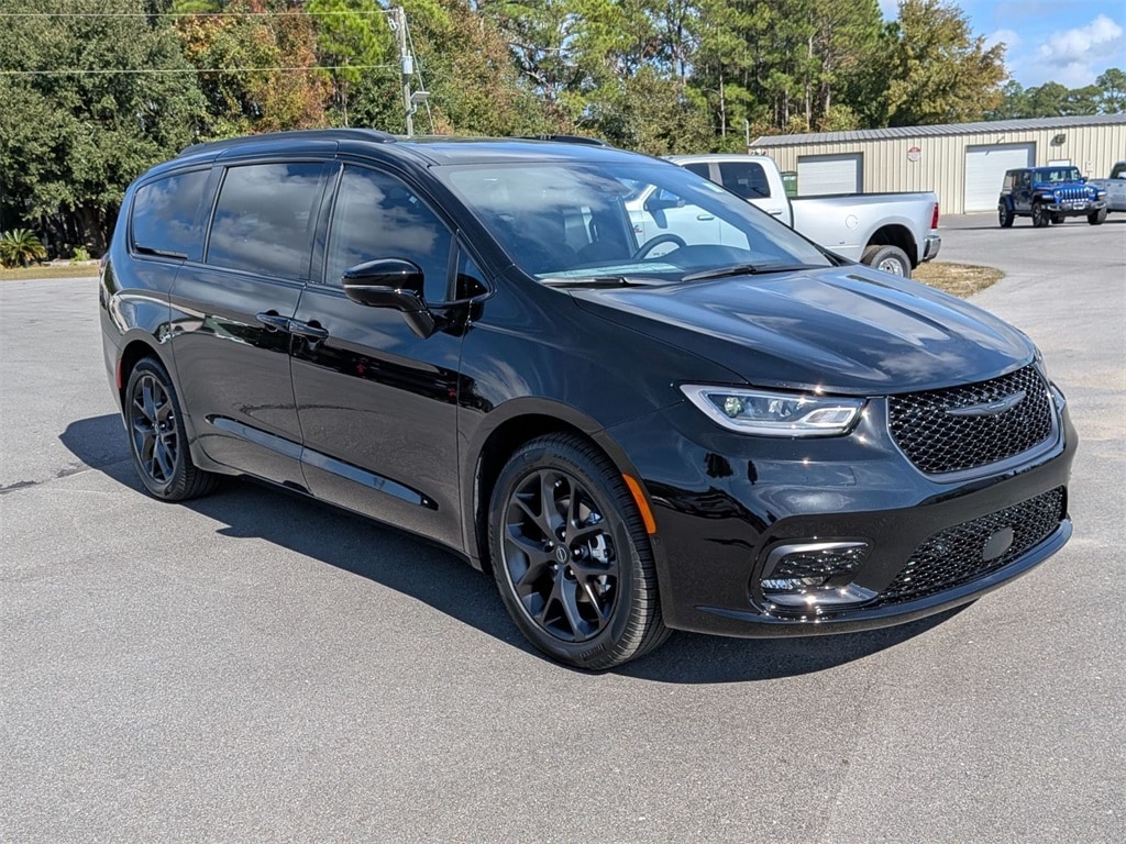 New 2026 Chrysler Pacifica Select Passenger Van