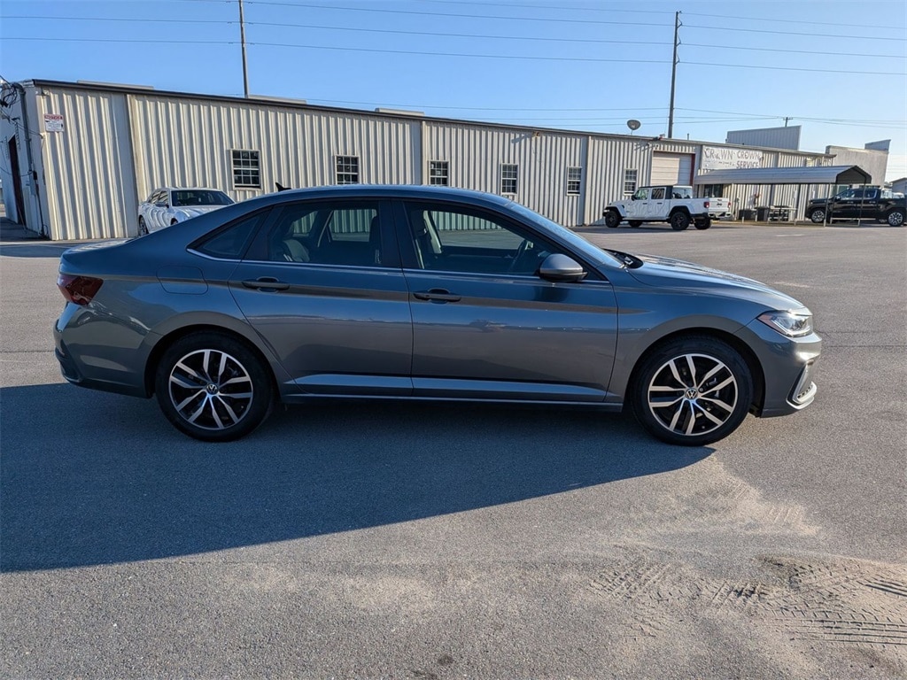 Used 2025 Volkswagen Jetta 1.5T SE Sedan