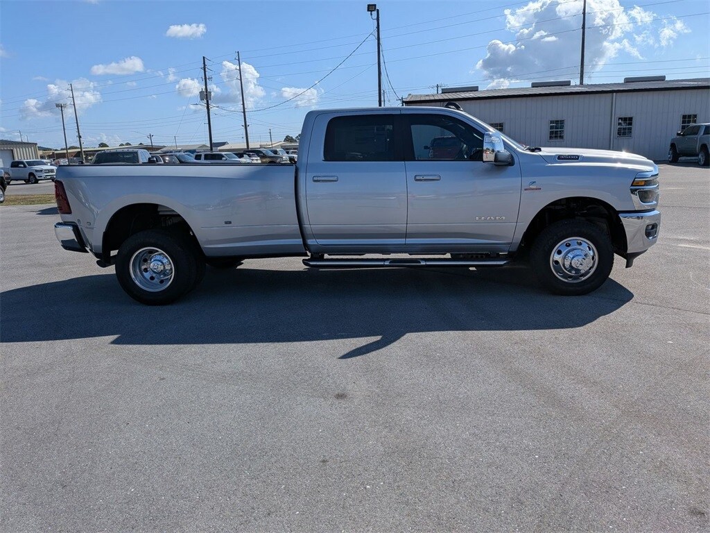 2026 Ram 3500 Laramie photo 4