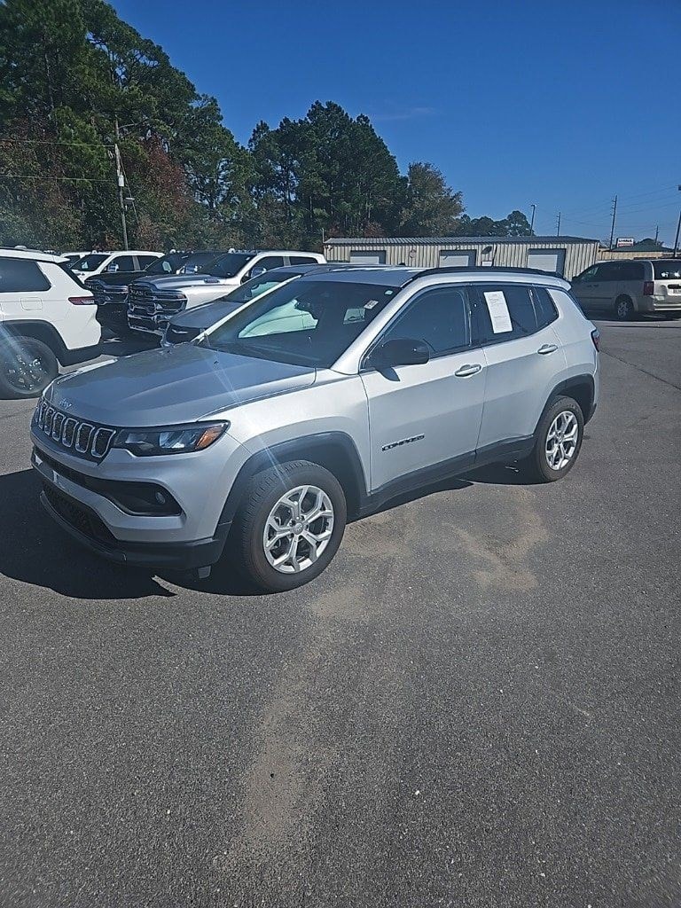2024 Jeep Compass Latitude's photo