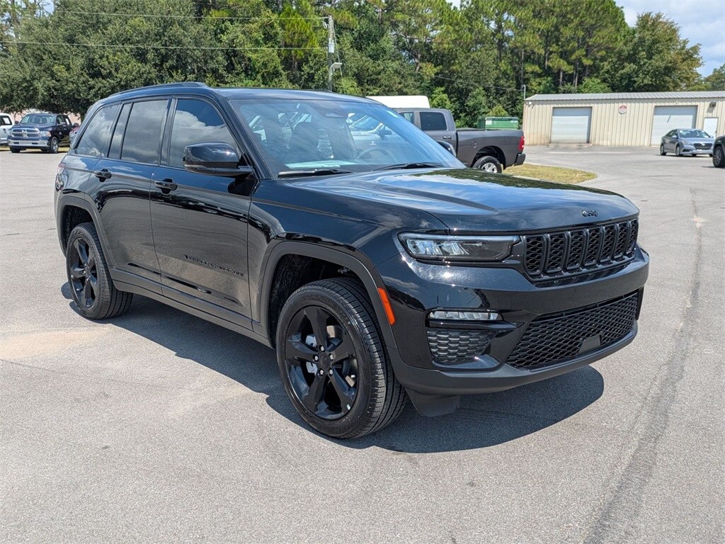 2025 Jeep Grand Cherokee Limited photo 3