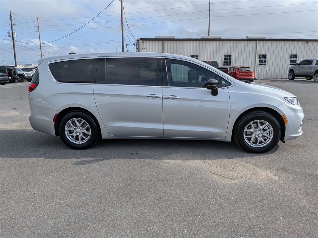 New 2026 Chrysler Pacifica Select Passenger Van