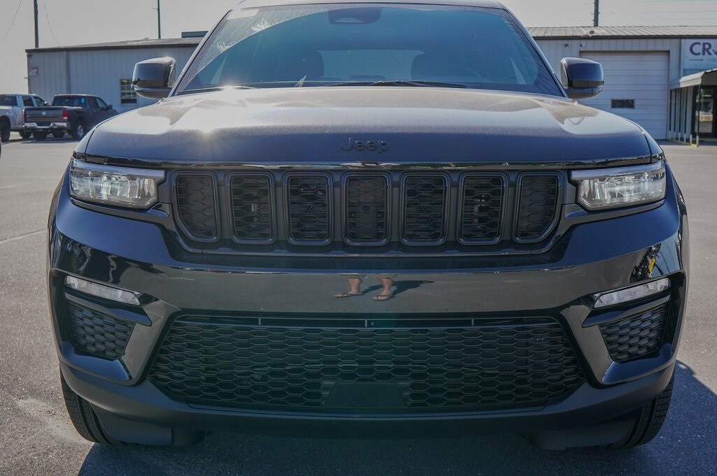 2025 Jeep Grand Cherokee Limited photo 3