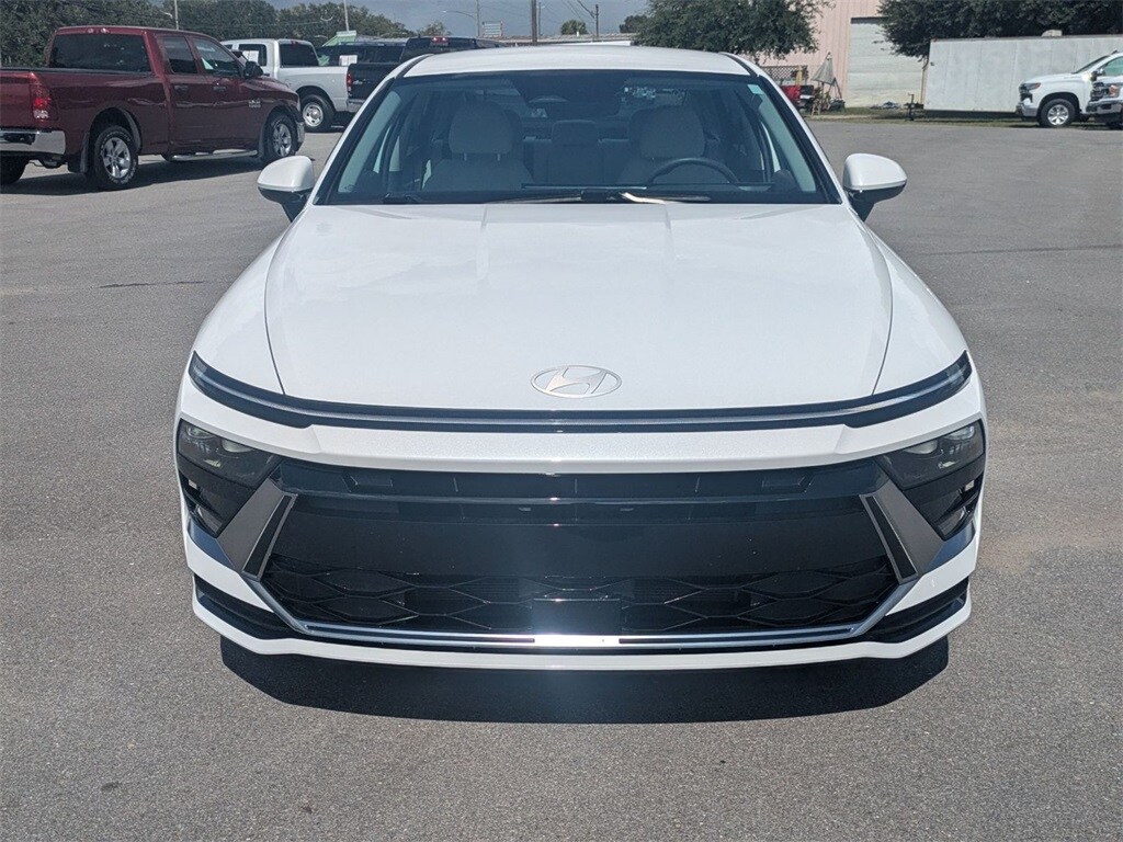 2024 Hyundai Sonata Hybrid SEL photo 2