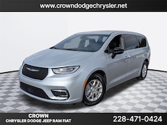 2026 Chrysler Pacifica Select Passenger Van