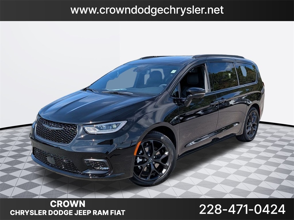 2026 Chrysler Pacifica Select's photo