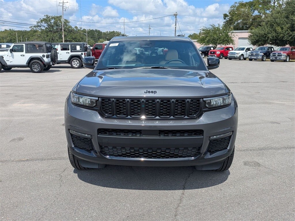 2025 Jeep Grand Cherokee Limited photo 2