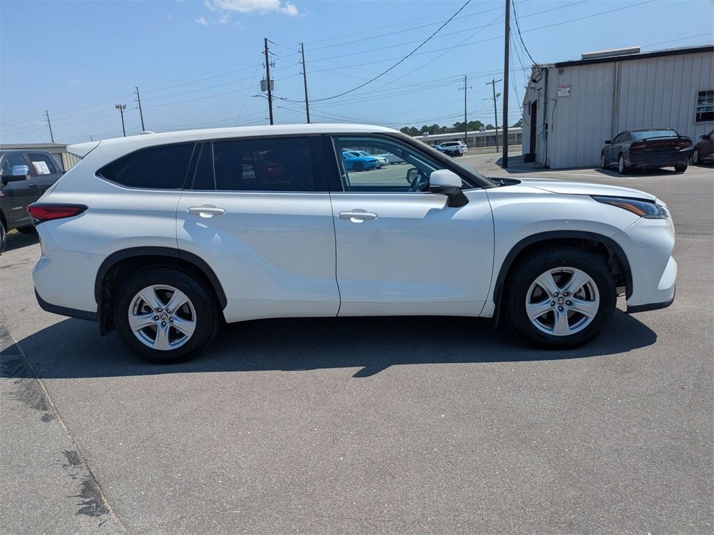 2021 Toyota Highlander L photo 3