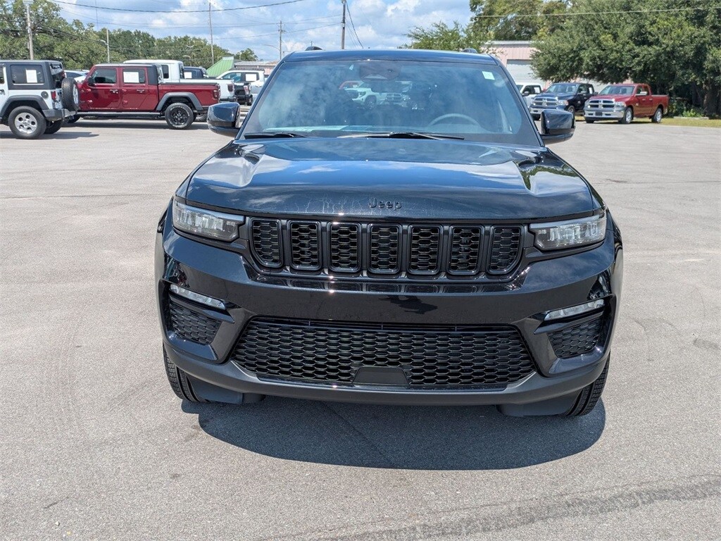2025 Jeep Grand Cherokee Limited photo 2
