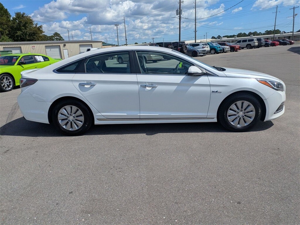 2016 Hyundai Sonata Hybrid SE photo 2