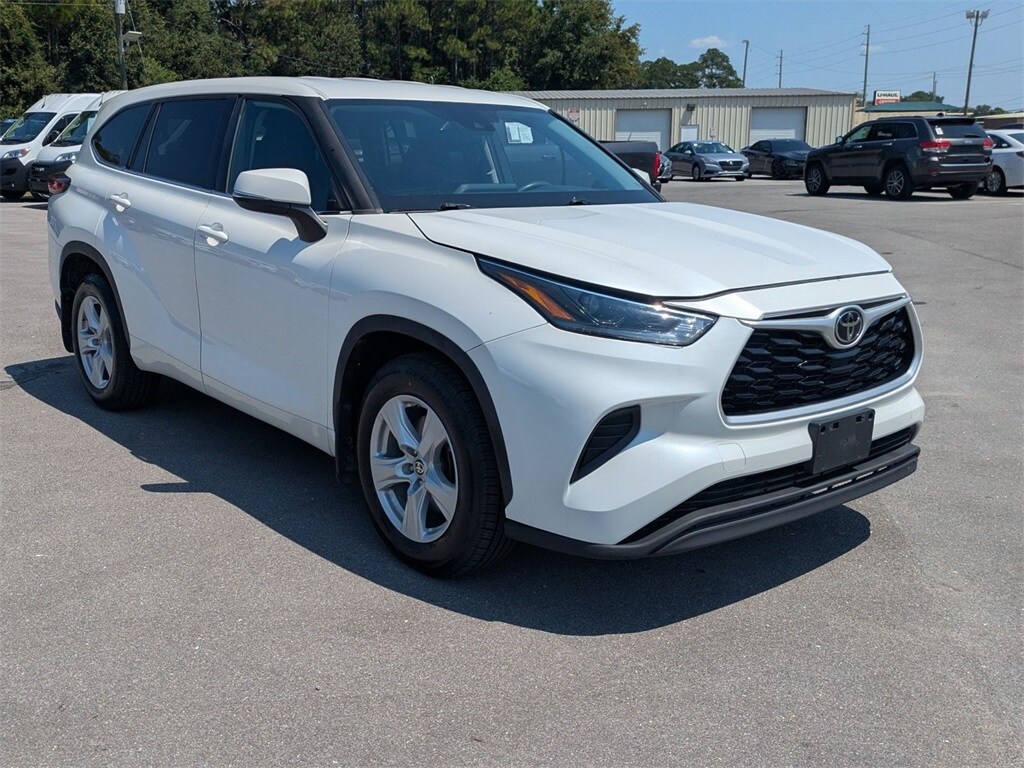 2021 Toyota Highlander L photo 2