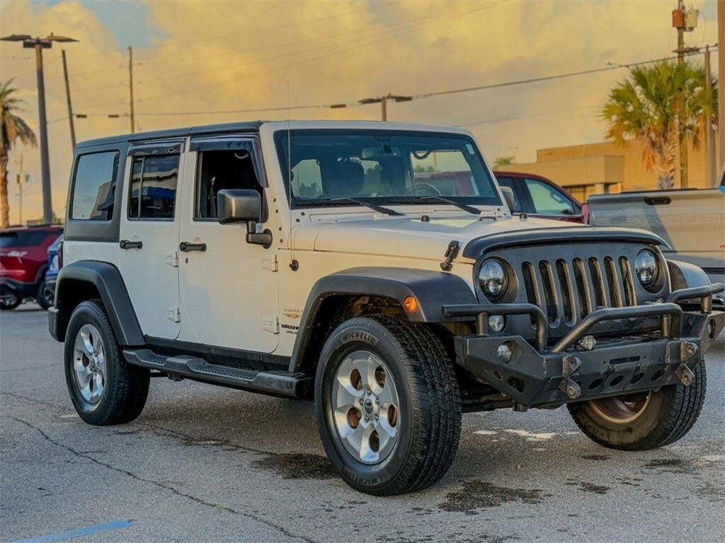 2015 Jeep Wrangler Unlimited Sahara photo 3