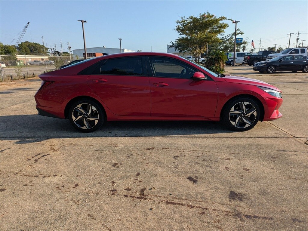 2023 Hyundai Elantra SEL photo 4