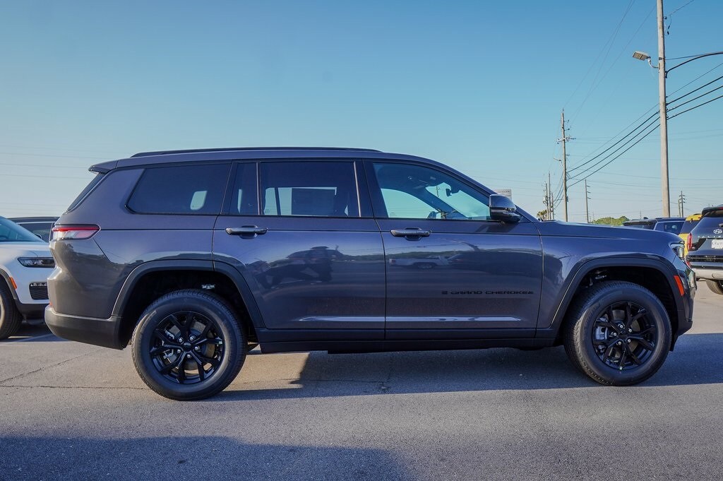 2025 Jeep Grand Cherokee Altitude X photo 4